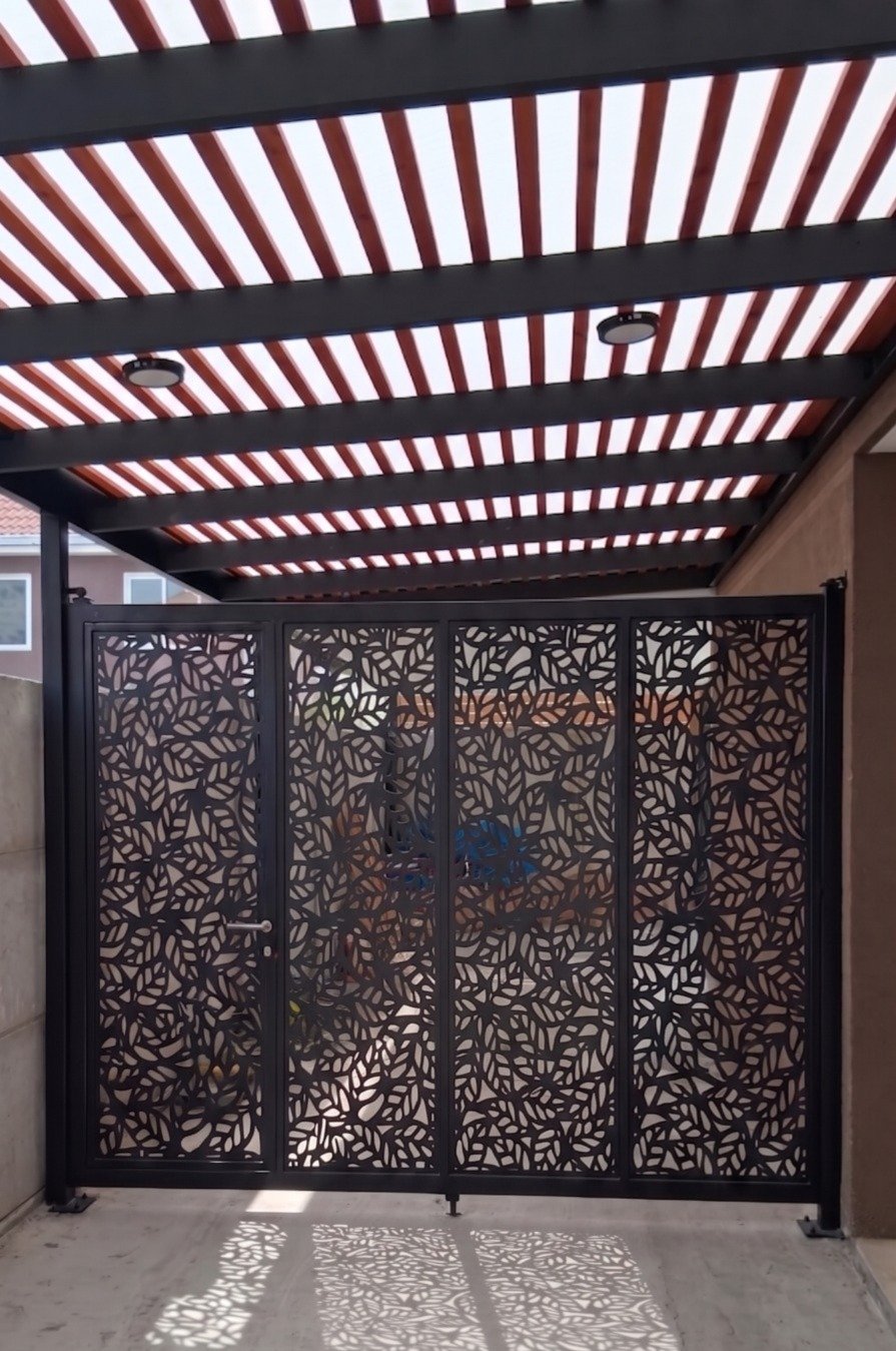 Cierre CNC bajo pérgola